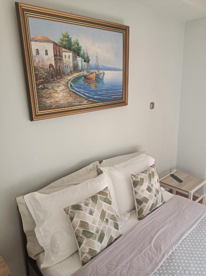 Historic Center Apartment At Thisseio Атина Екстериор снимка